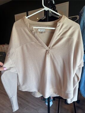 Cupio Neutral Beige V-Neck Lightweight Pullover